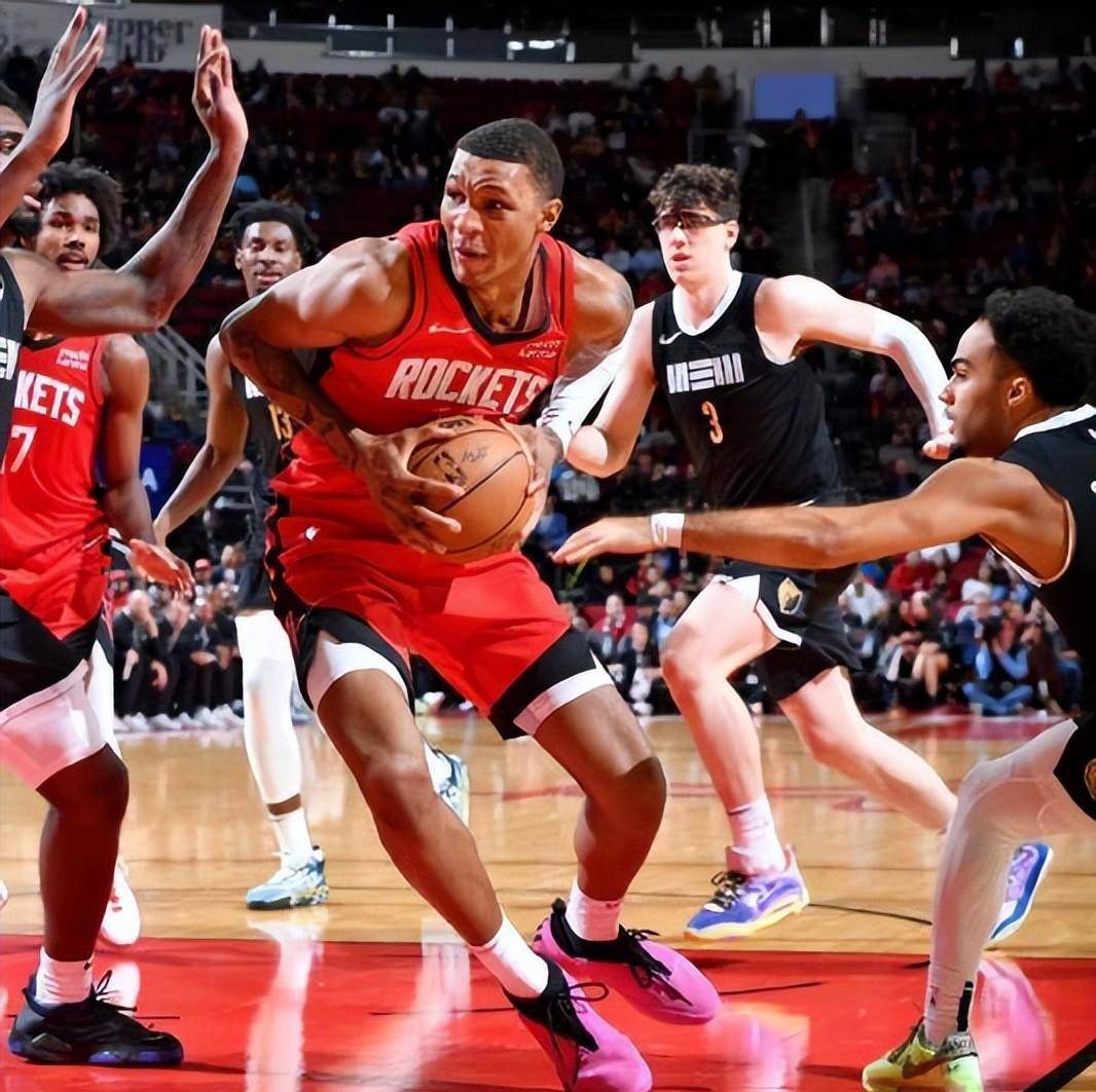 kaiyun体育安全登录-今晨曼联备战NBA常规赛，复出首秀细节曝光，质疑声仍在，更衣室氛围转暖的简单介绍