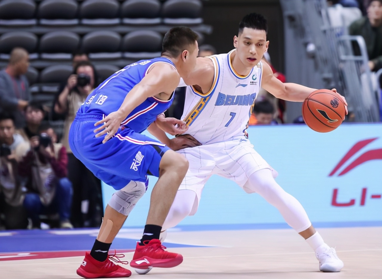 开云体育客户端-尤文图斯训练开放日；今晚回应争议引欢呼；CBA常规赛在即；年轻球员得到机会的简单介绍