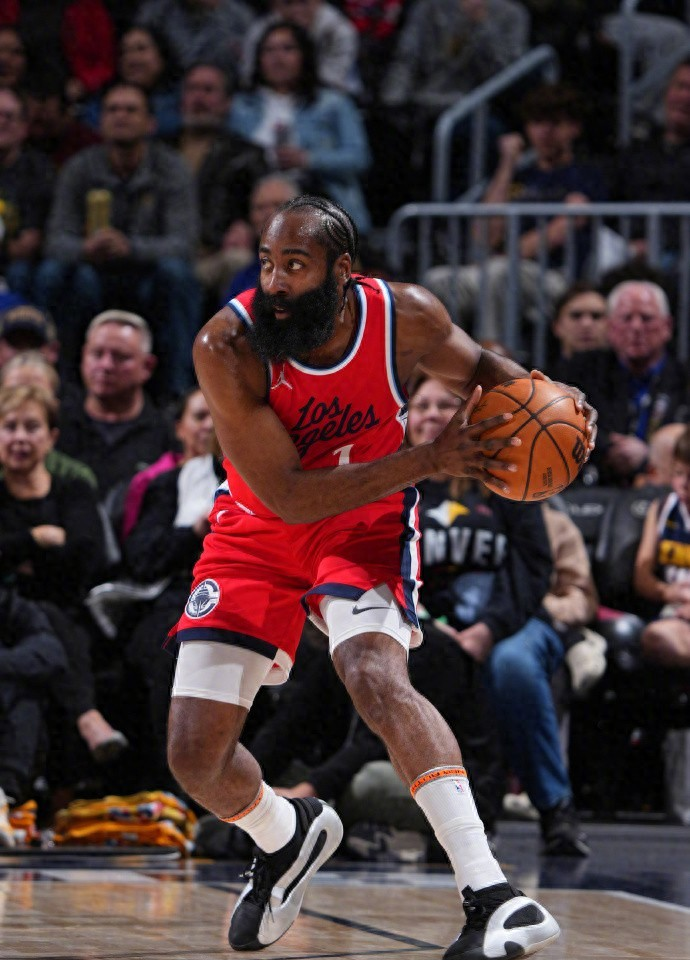 开云体育客户端-包含关键时刻突围战来临，洛杉矶快船围绕社区盾状态回暖，赛场秩序良好，训练强度明显提升的词条